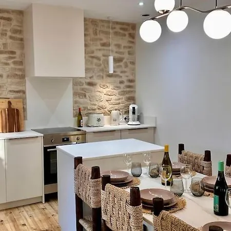 Maison Henriette - Au Pres De La Cite Medievale Apartment
